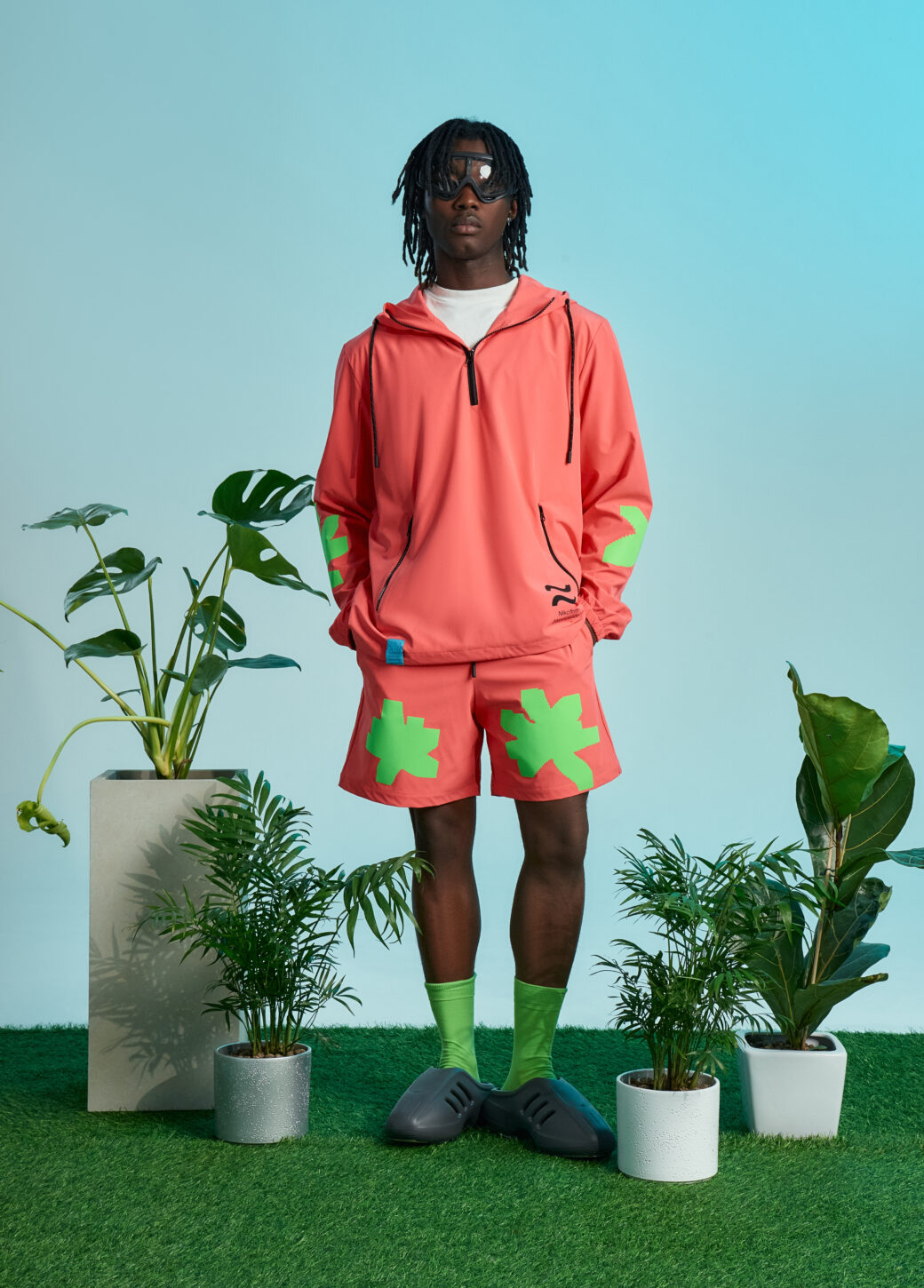 Suit TOUCHING GRASS with swimming shorts
