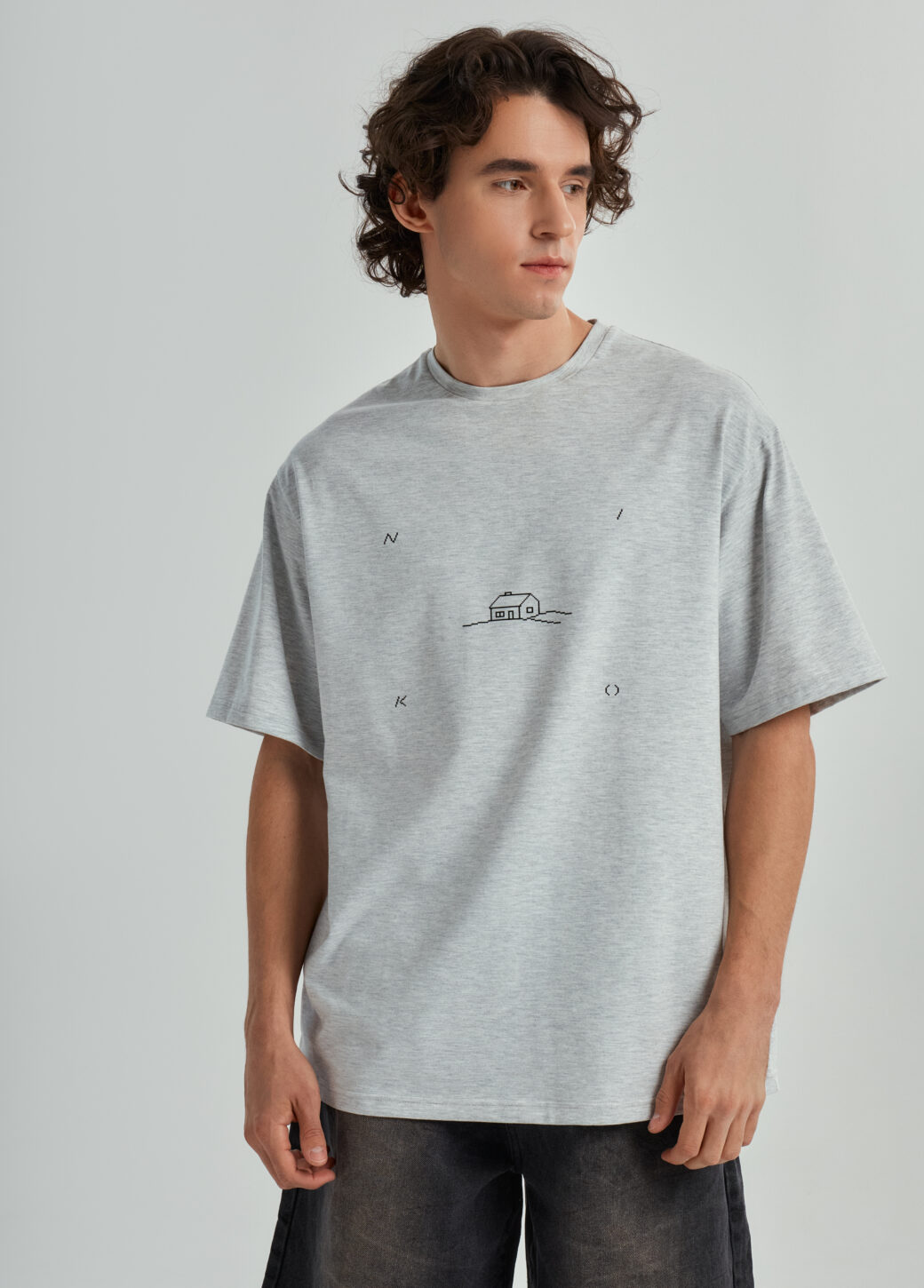 T-shirt TOUCHING GRASS