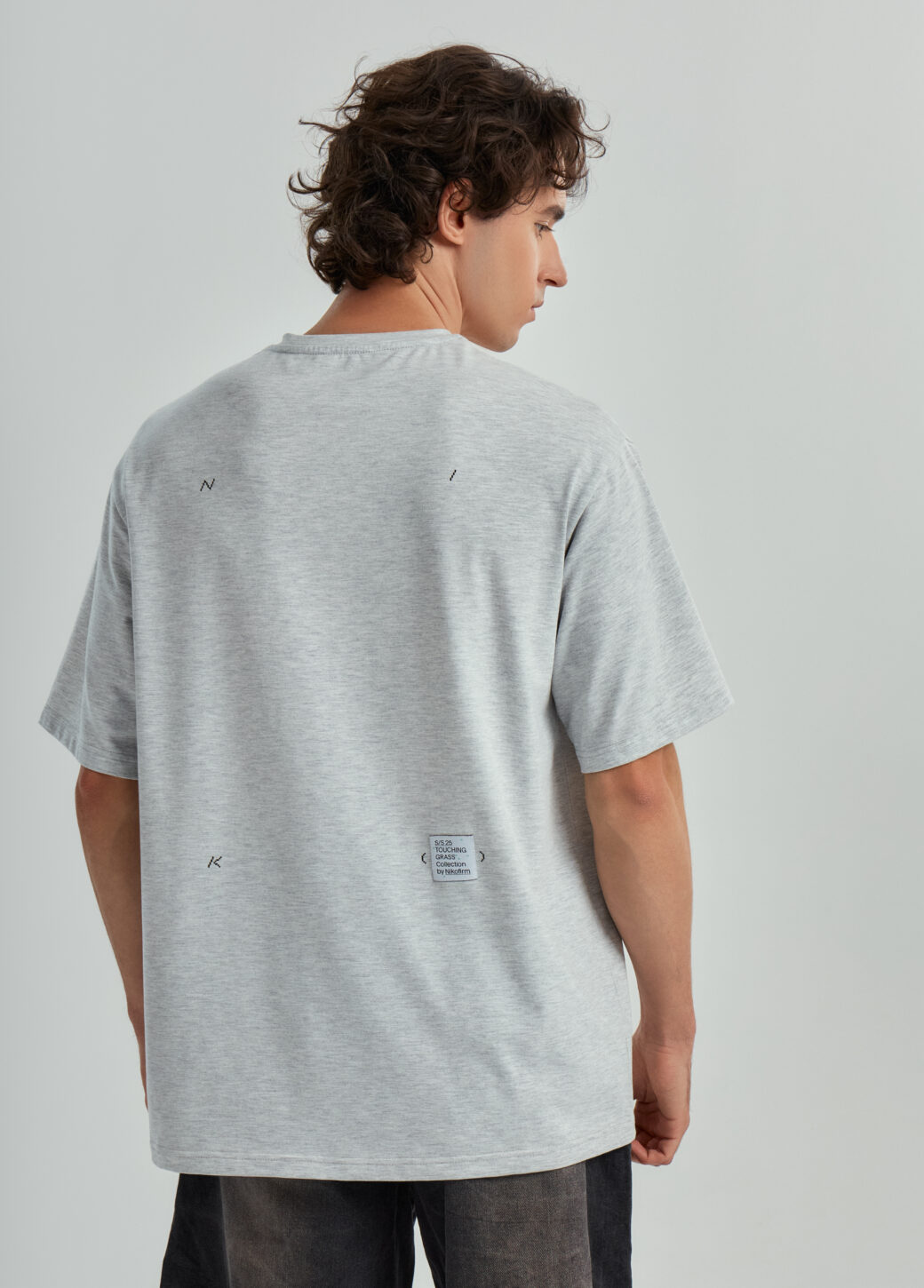 T-shirt TOUCHING GRASS