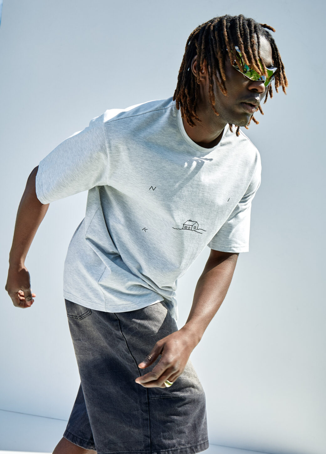 T-shirt TOUCHING GRASS